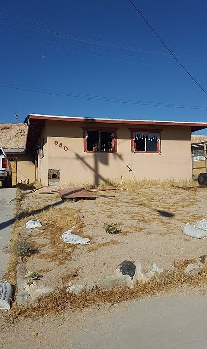 1st image of 940 S Lillian Dr