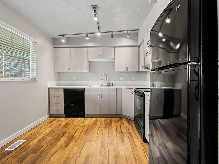 1527 W Ridenbaugh St — Photo 13