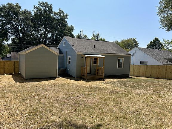 4th image of 715 W Henderson Dr