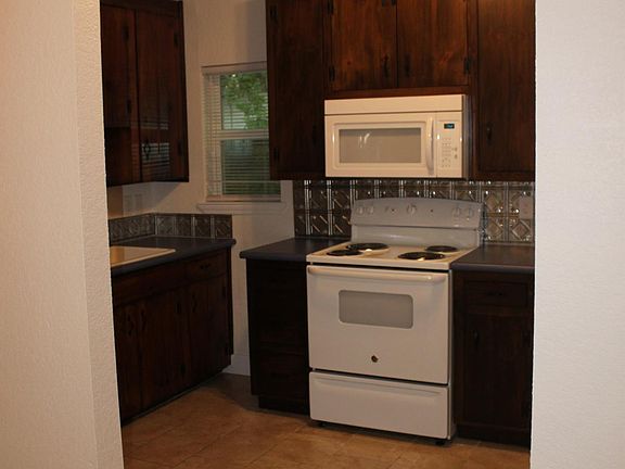 2nd image of 501 N Labor St