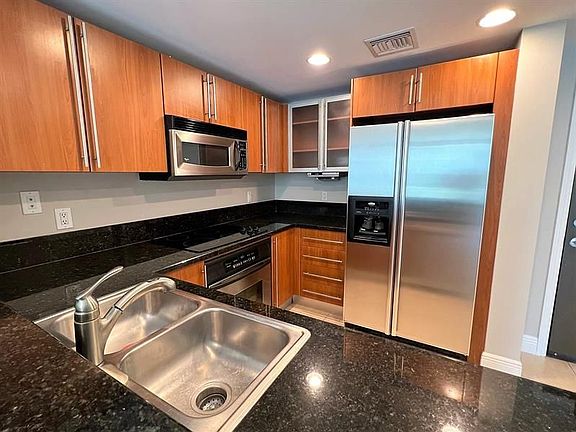 4th image of 610 Clematis St APT 509