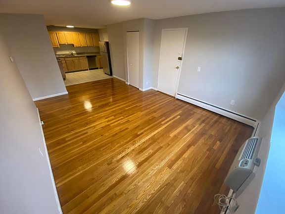 4th image of 110A Babcock St #42
