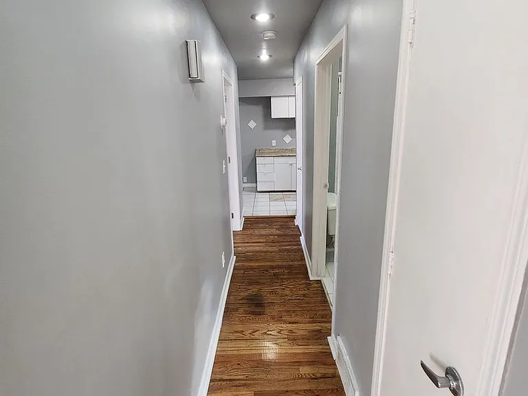 5112 NW Radial Hwy — Photo 4