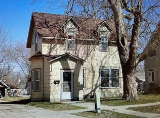 318 8th St NW, Faribault, MN 55021