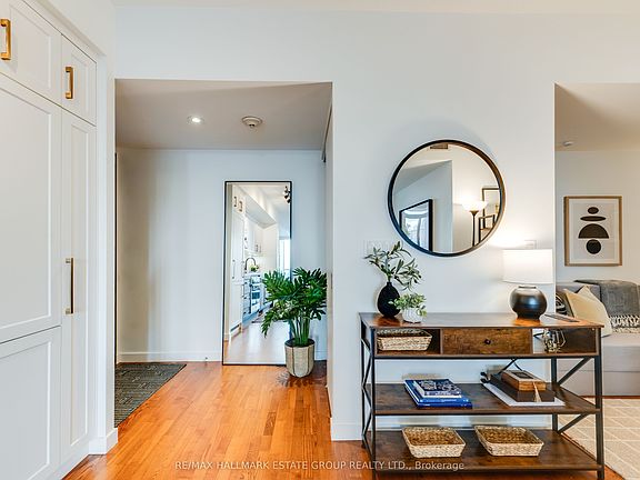 3rd image of 285 Mutual St #2201