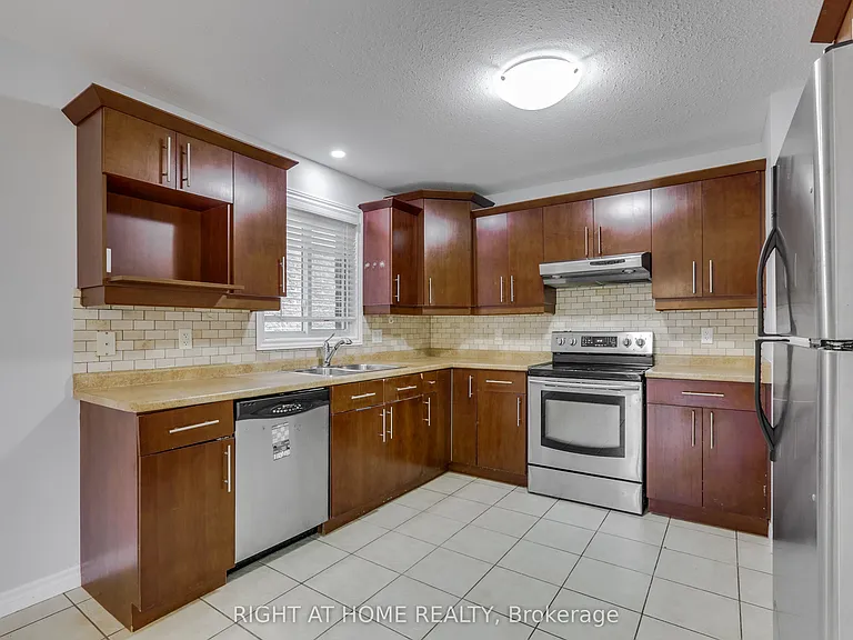 2206 Coronation Dr — Photo 13