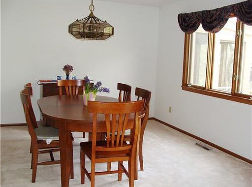4th image of 1422 E Fairoaks Ct