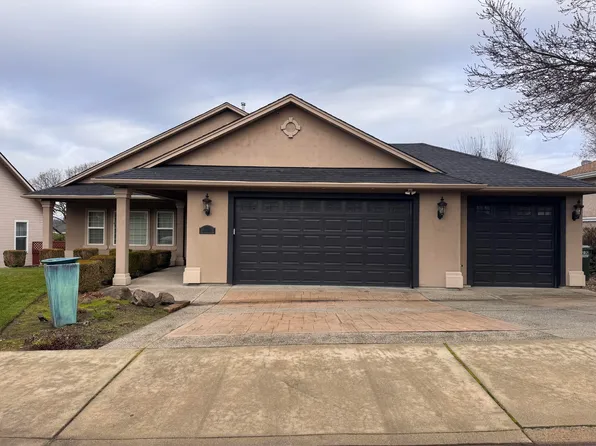 1231 Poppy Ridge Dr, Eagle Point, OR 97524