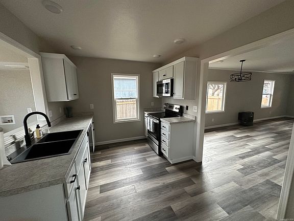 4th image of 709 Shasta St