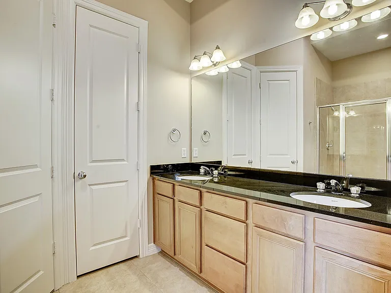 3824 Centerplaza Dr — Photo 8