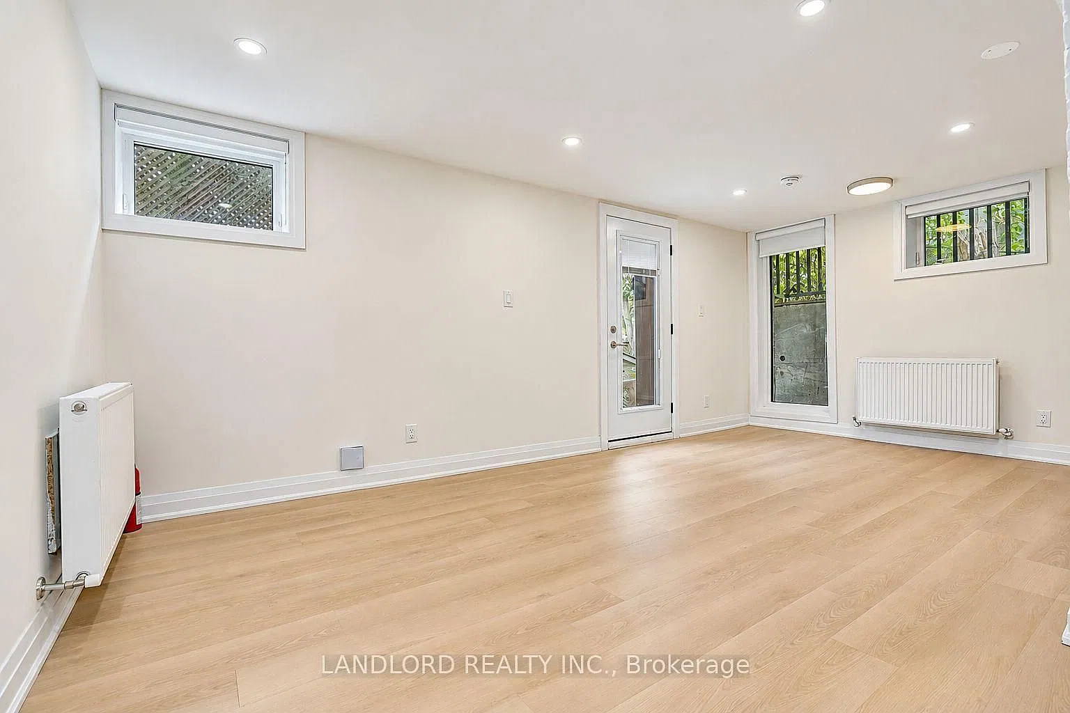 92 Neville Park Blvd - 4 — Photo 4