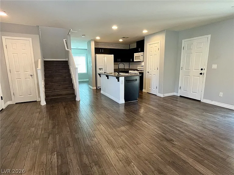 1045 Spotted Saddle St — Photo 3