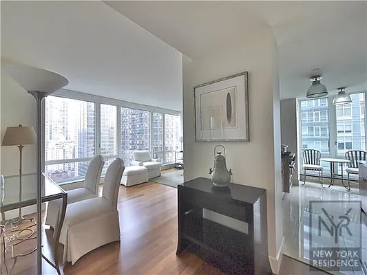 Rented by New York Residence | media 18