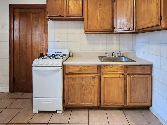 4th image of 2948 N Laramie Ave APT 2