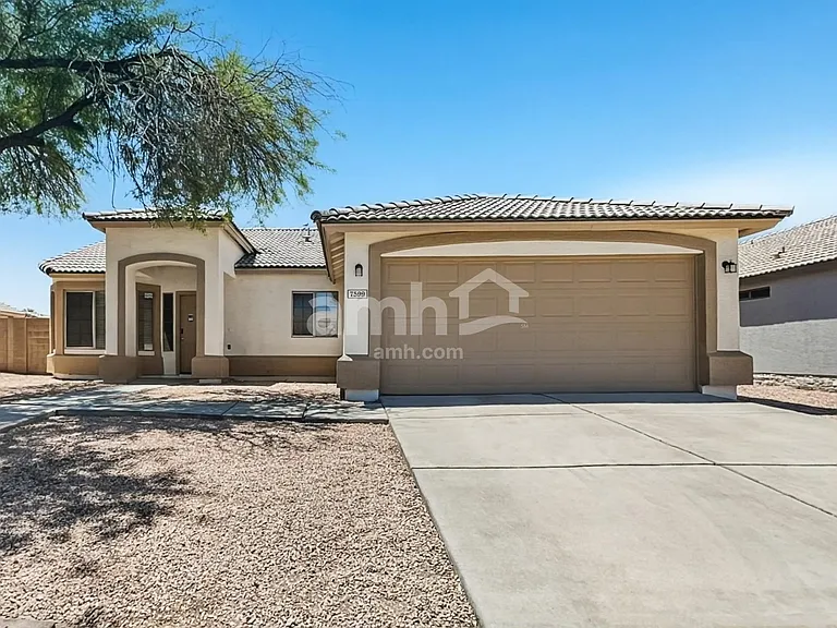 7599 W Vermont Ave — Photo 1