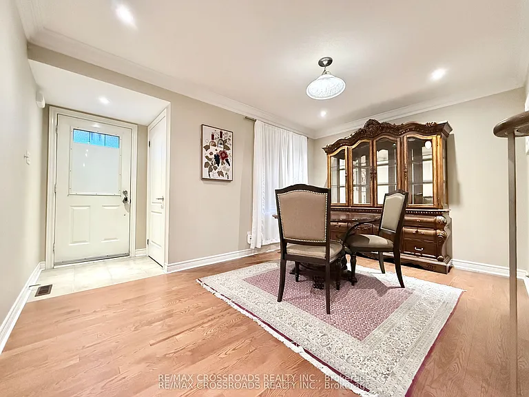 158 Gail Parks Cres — Photo 2
