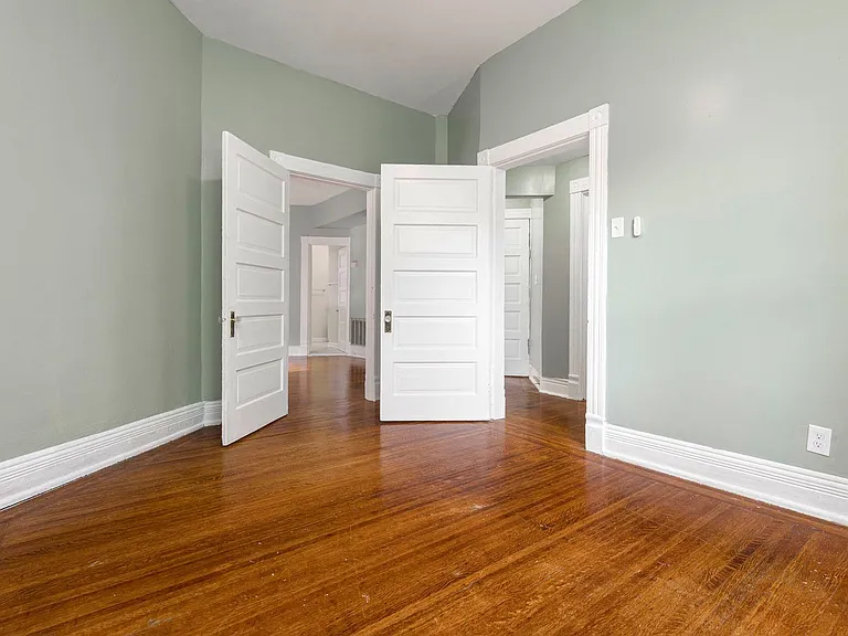 315 W Lee St — Photo 16