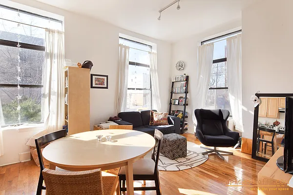 Rented by aptsandlofts.com | media 21