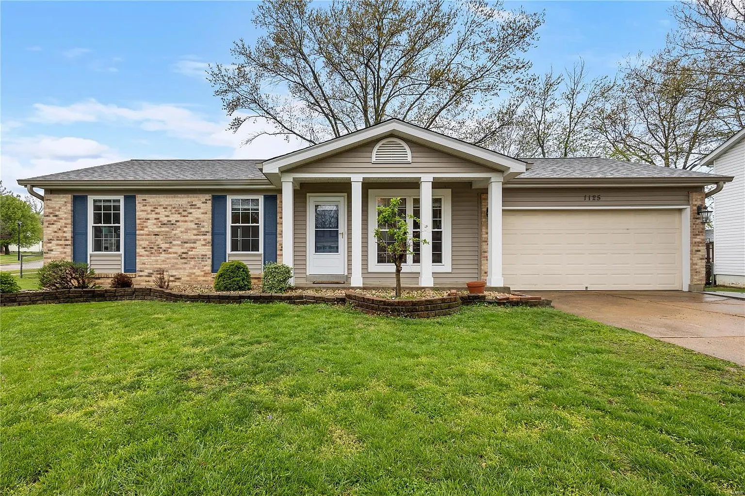 1125 Summit Meadows Dr photo 1