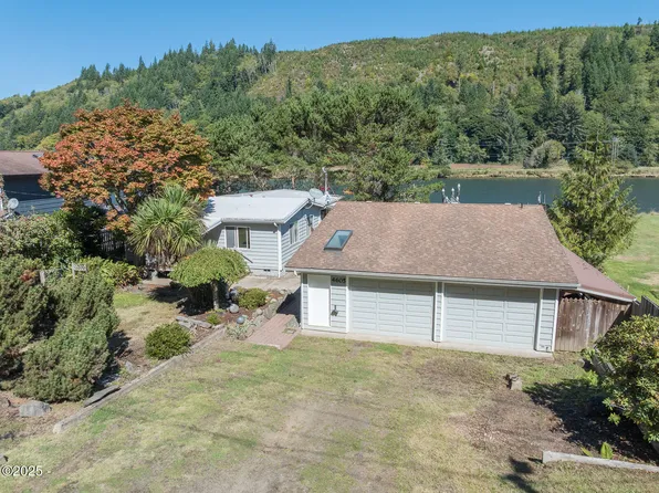 4605 E Alsea Hwy, Waldport, OR 97394