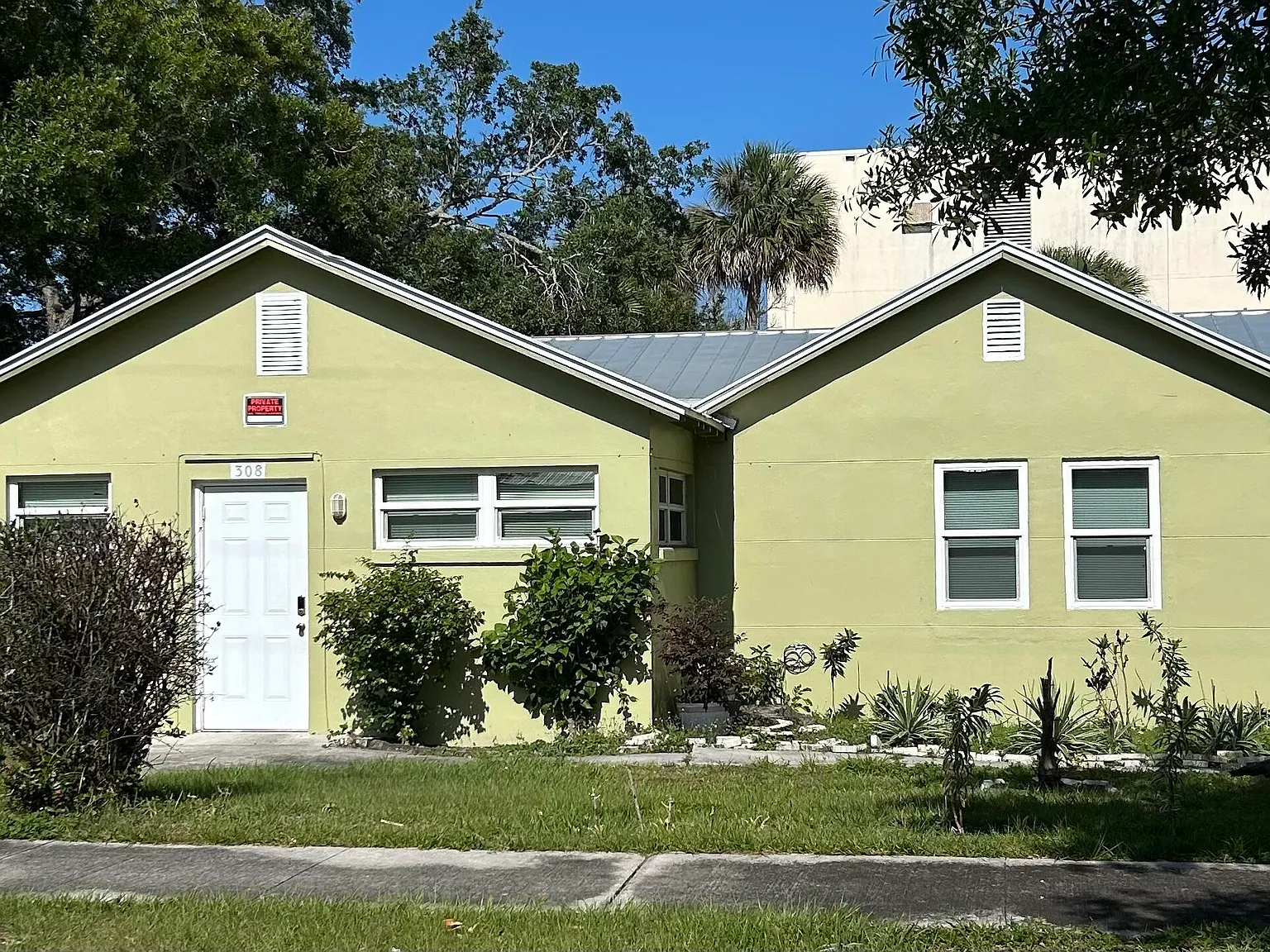 2 bed, 2.0 bath, 1696 sqft, $1,900 — Photo 1