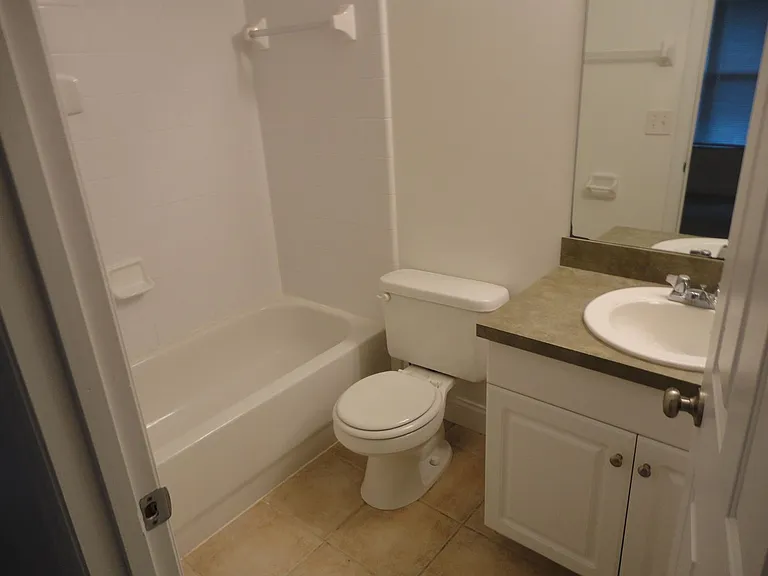 2636 SW 35th Pl #8 — Photo 8