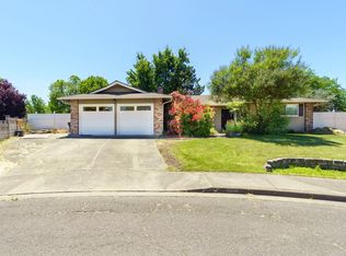 2201 Arctic Cir, Medford, OR 97504