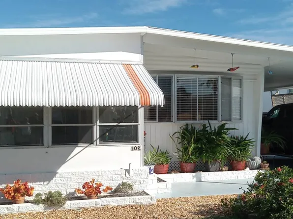 109 Pier J, Naples, FL 34112