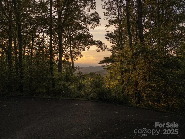 15 Casta Way, Asheville, NC 28803