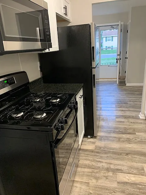 2 bed, 648 sqft, $1,300 — Photo 2