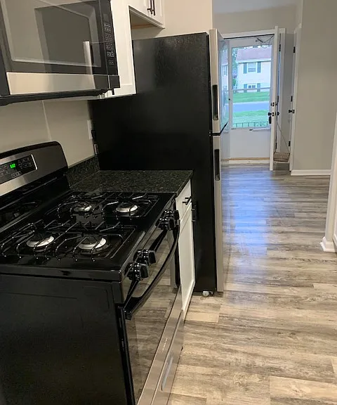 1140 N Wood St — Photo 3