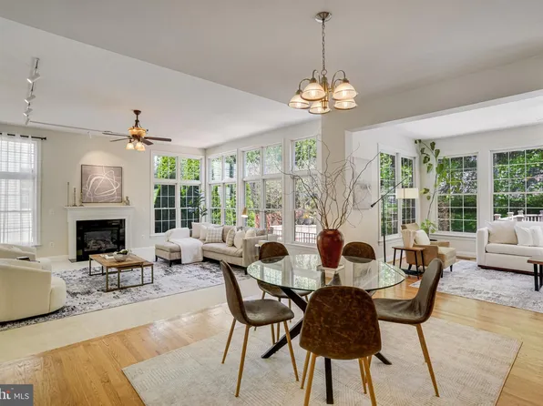 8043 Winstead Manor Ln, Lorton, VA 22079