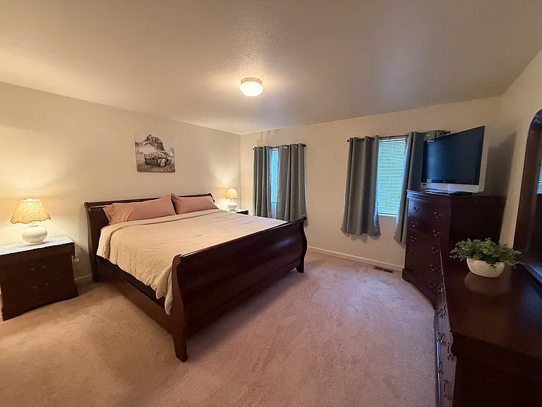 Lunar Ave — Photo 2