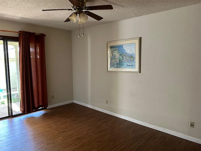 9509 Blue Creek Ln — Photo 16