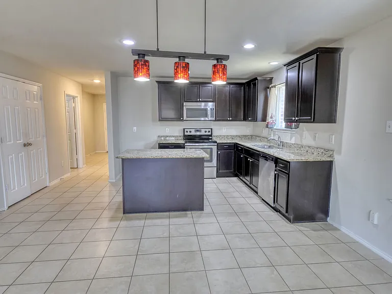 433 Magma Dr — Photo 3