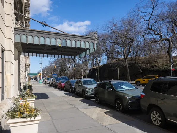 225 Central Park West image 12 of 14