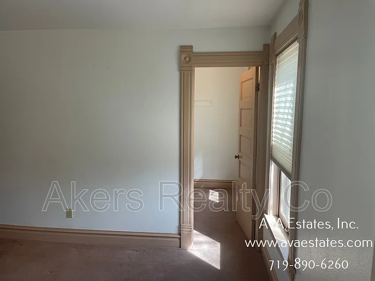 407 W 11th St #B — Photo 15