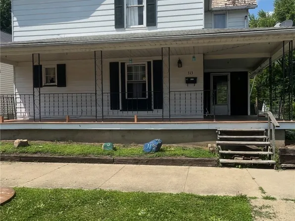 313 W 3rd St, Uhrichsville, OH 44683