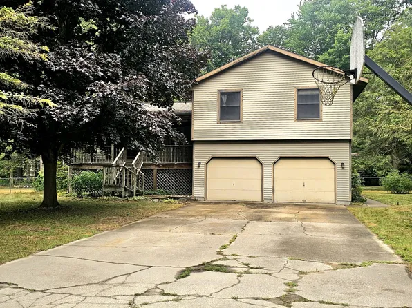 2886 Oak Ct, Spring Lake, MI 49456
