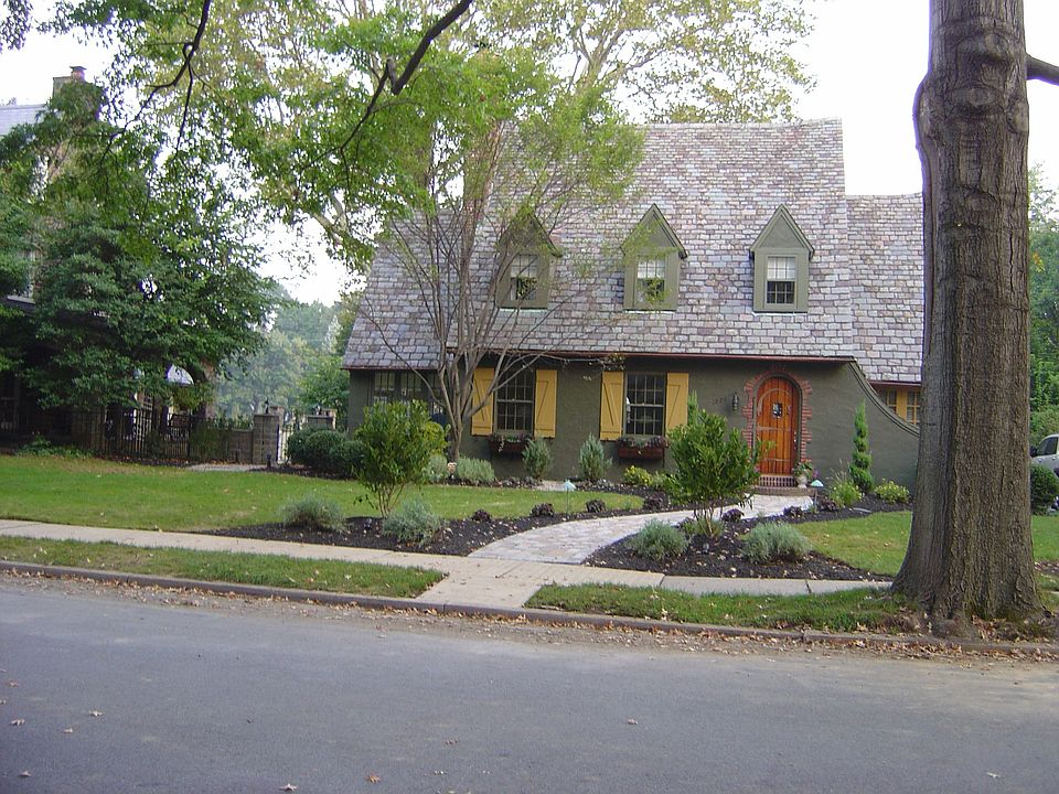 2nd image of 1820 Paul Ave