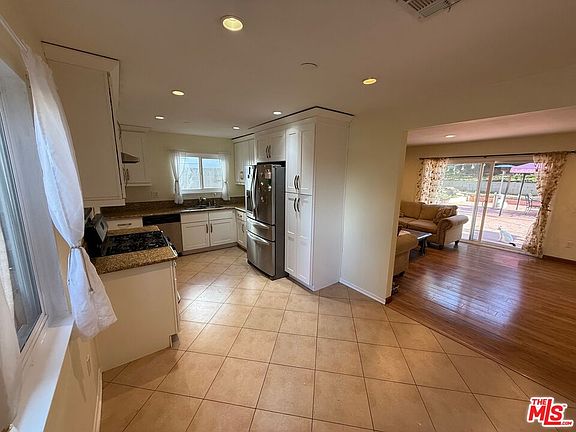 4th image of 11648 Prager Ave