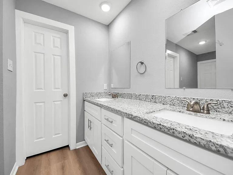 6832 Foster St — Photo 34
