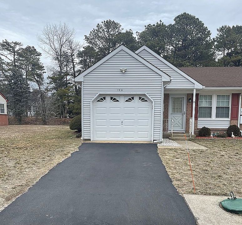 1st image of 16A Easton Dr