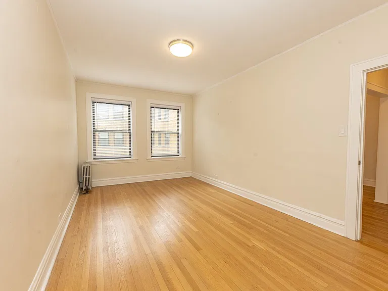 605 Hinman — Photo 11