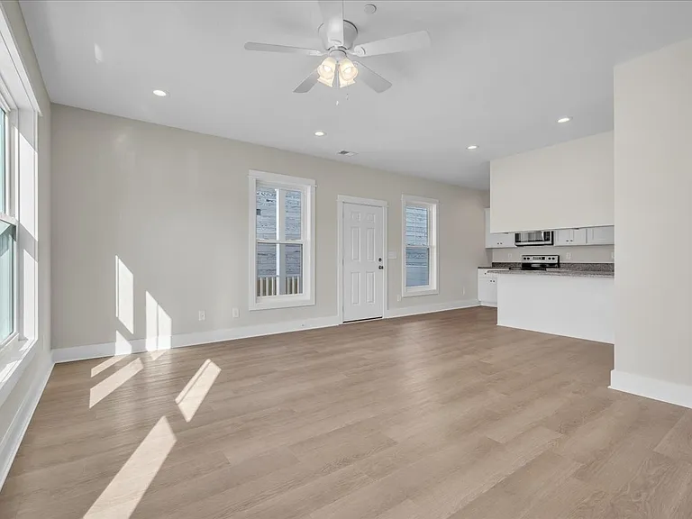 195 Romney St #1 — Photo 3