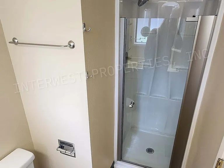 265 SW Salix Ter — Photo 8