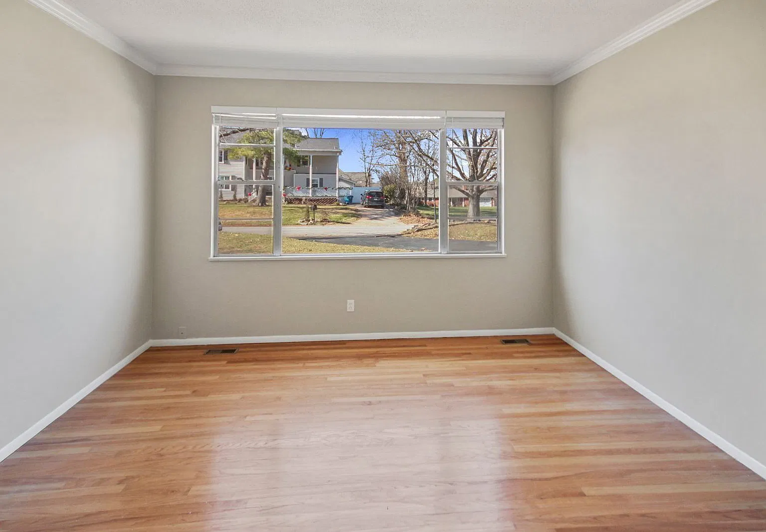 4 bed, 2.5 bath, 1703 sqft, $2,575 — Photo 3