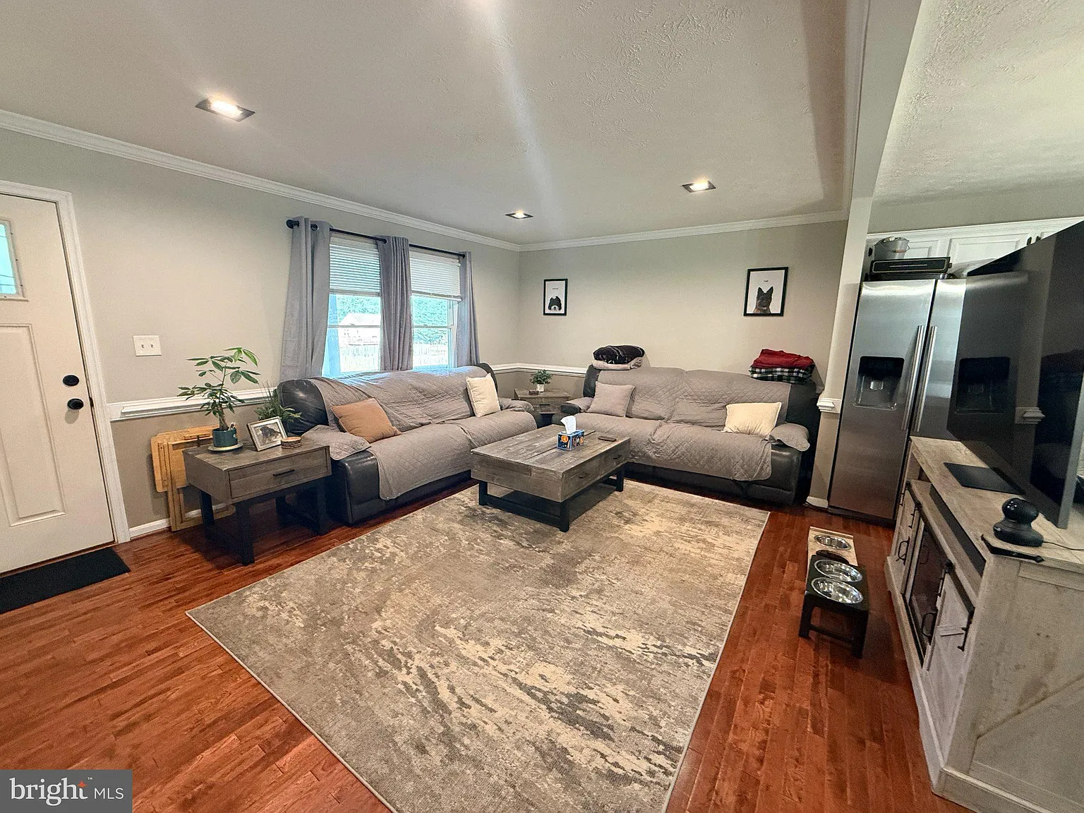 3 bed, 2.0 bath, 1208 sqft, $2,700 — Photo 3