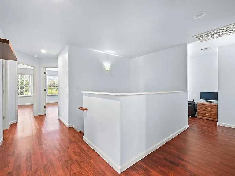 330 Howard Ln — Photo 16