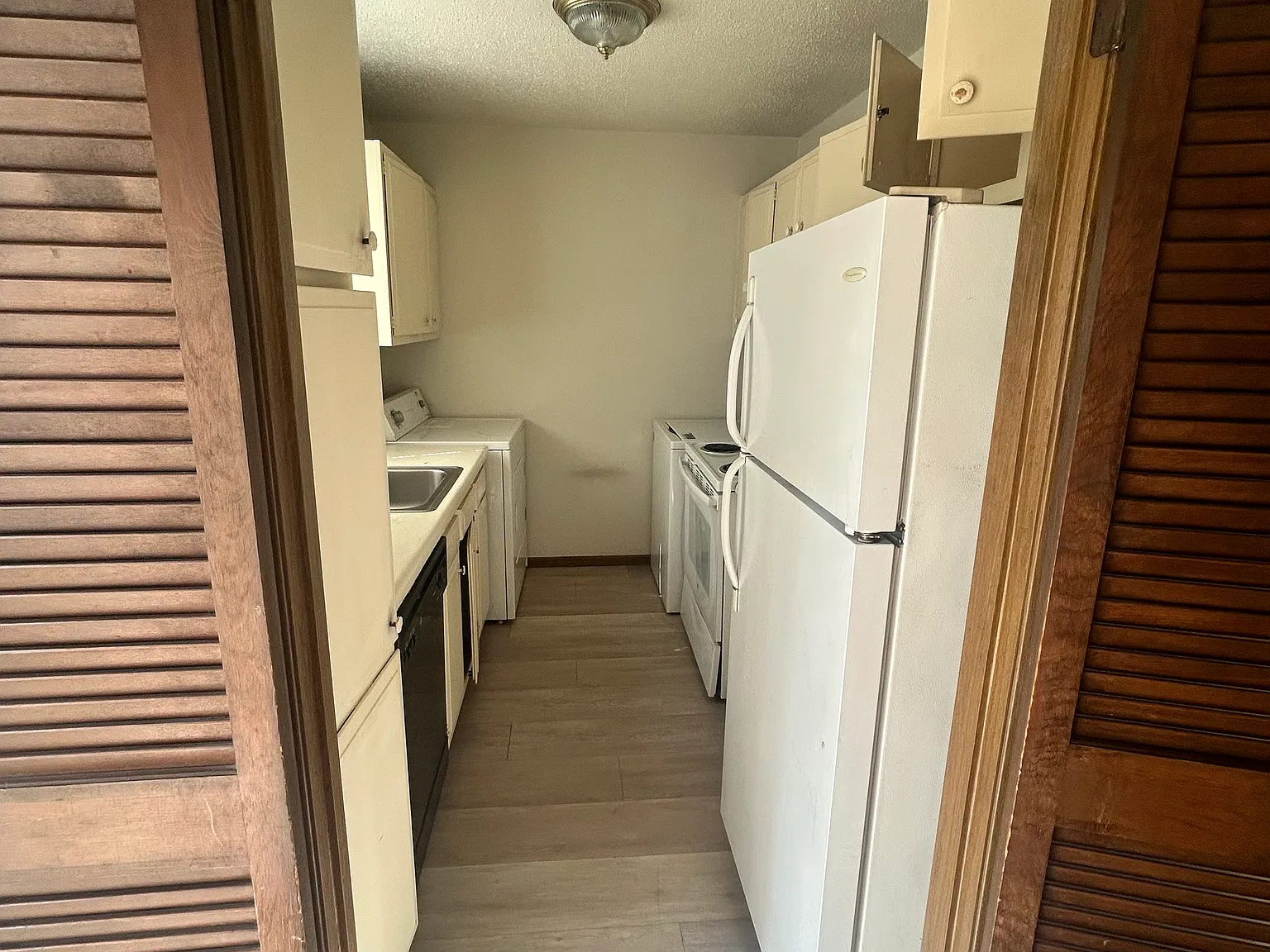 2 bed, 1.5 bath, 950 sqft, $1,145 — Photo 3